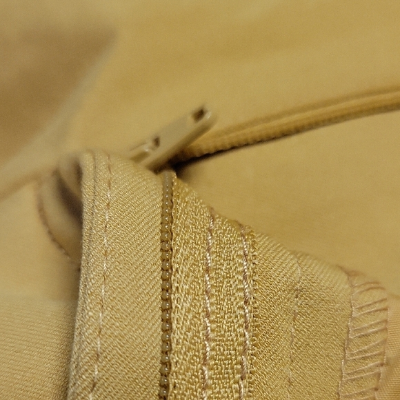 Old Navy Women's Golden Khakis - Picture 12 of 12